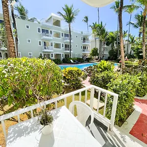 https://los-corales-del-mar-studios-suites-bavaro.comcaribbean.com